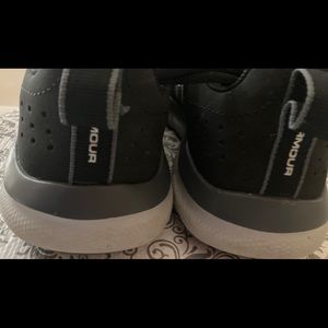 Boys Under Armour Tennis Shoes Excellent condition!